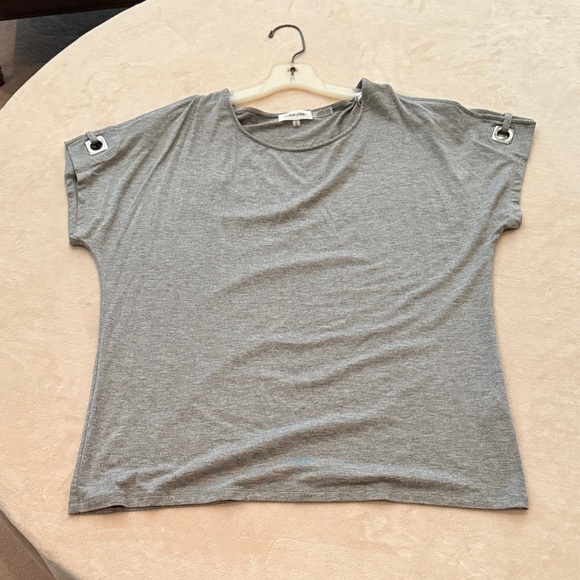 Open shoulder Calvin Klein tee - Picture 1 of 3
